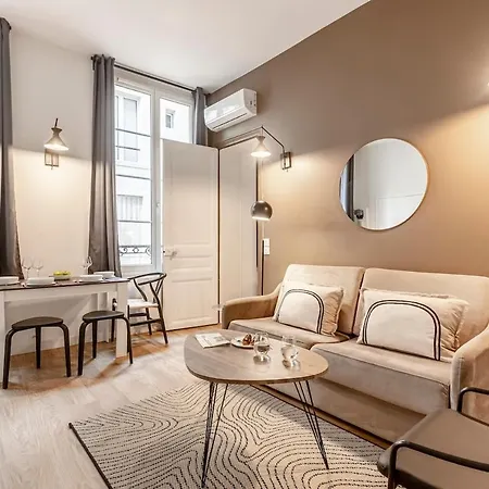 A11#républiquemarais1bedroomparis03ac